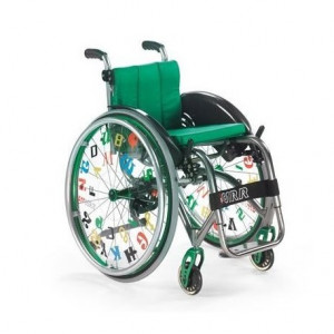 QUASAR KID con asse REGOLABILE carrozzina ortopedica con telaio rigido in titanio, diverse forme di telaio anteriore, con maniglie reg. in altezza e un antiribaltamento