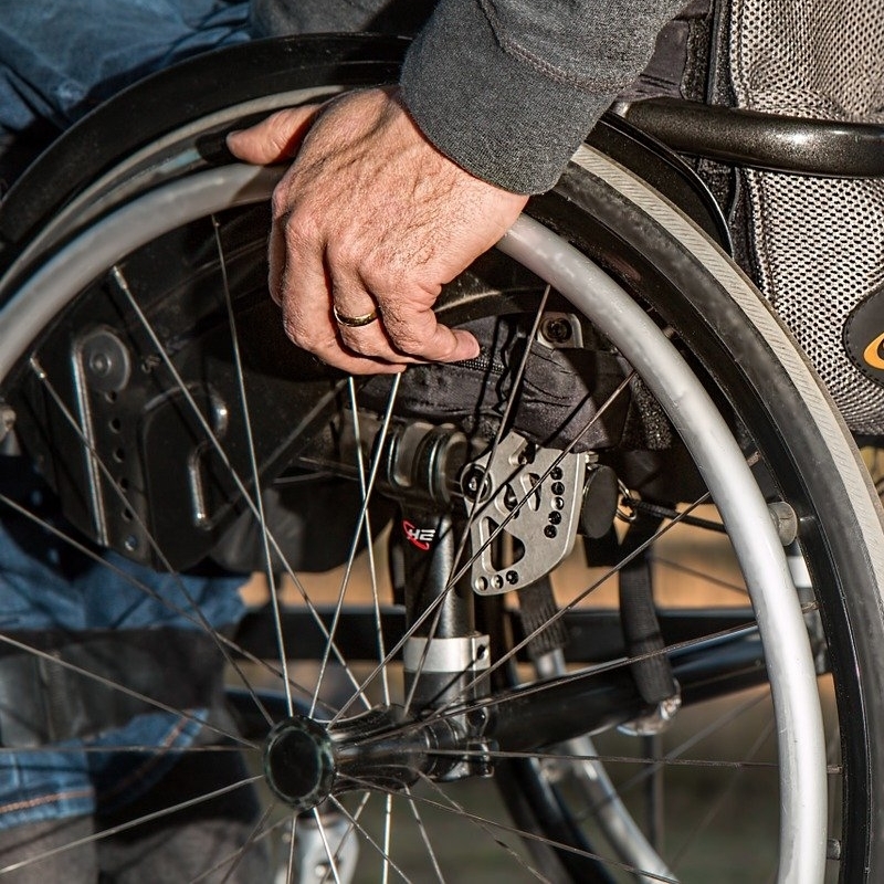 Carrozzina per disabili e anziani