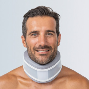Collare cervicale semirigido modulabile in gommapiuma altezza 10 cm