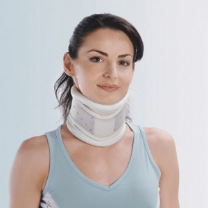 Collare cervicale tipo Schanz con mentoniera